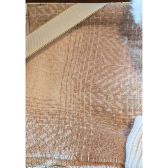 Nine West Scarf And Faux Fur Pom Beanie Set Ivory & Plaid NEW IN BOX - Picture 3 of 4